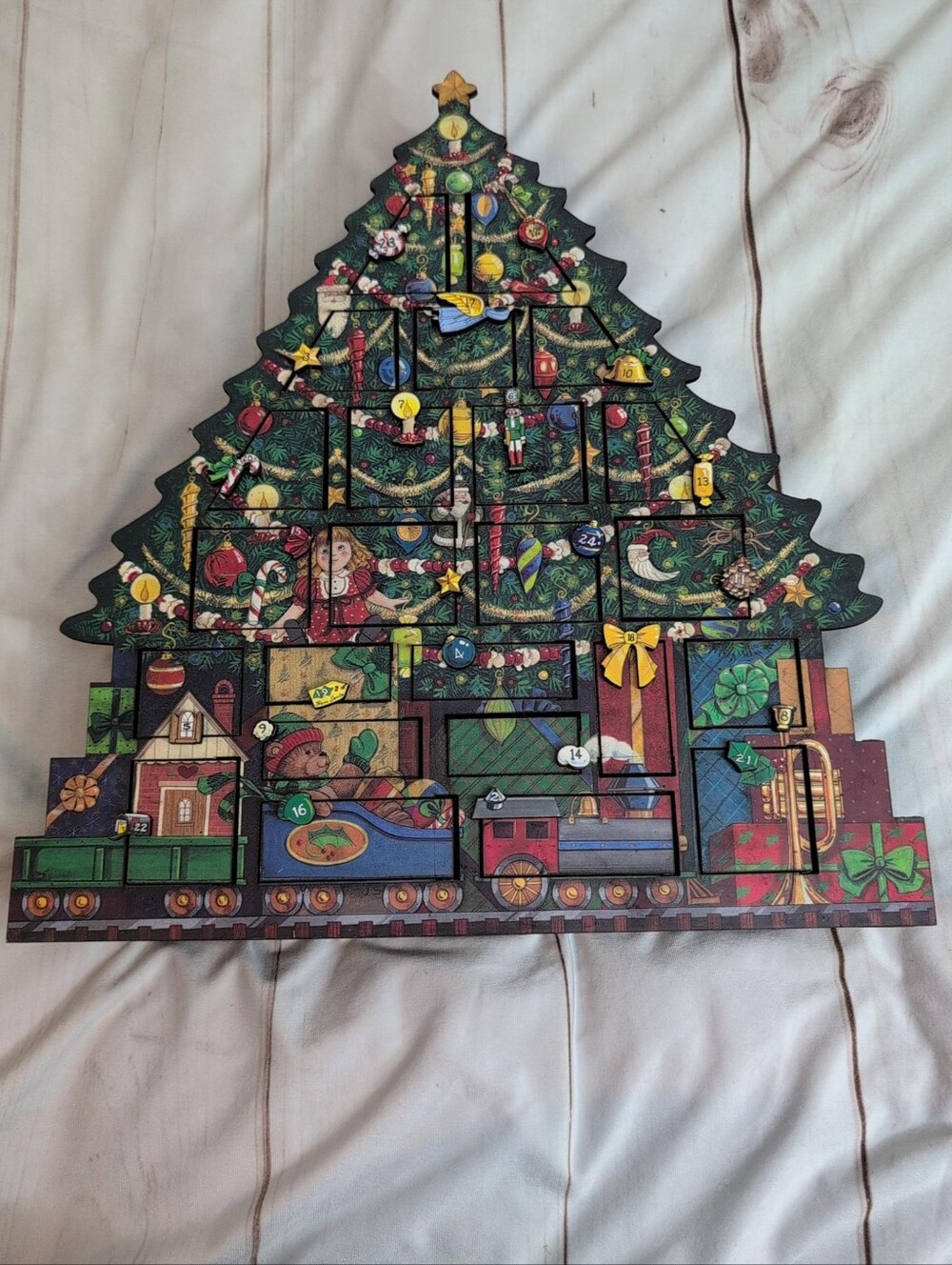 Byers Choice 2016 Christmas Traditions Wooden Christmas Tree Advent Calendar